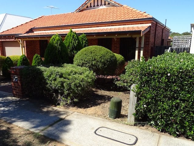 Hire Professional Hedge Trimming and maintenance service - Perth gardening
