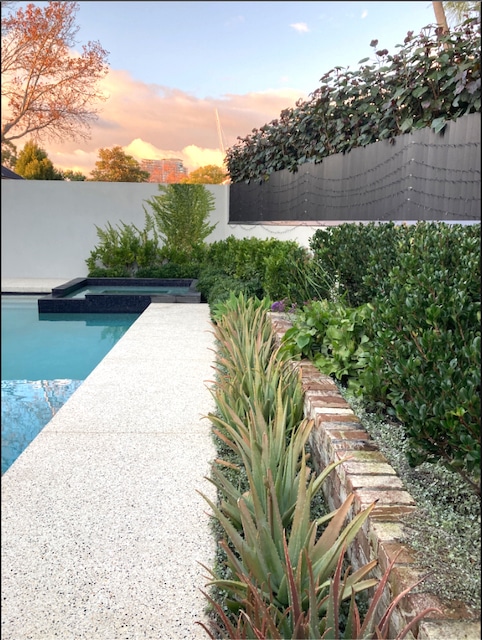 poolside garden maintenance perth hedging