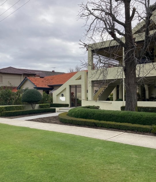 Image of a weed free lawnweeding lawn