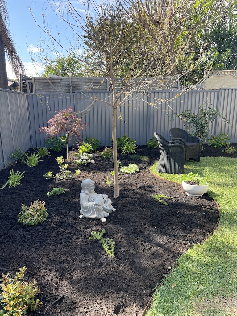 mulched garden beds in leeming